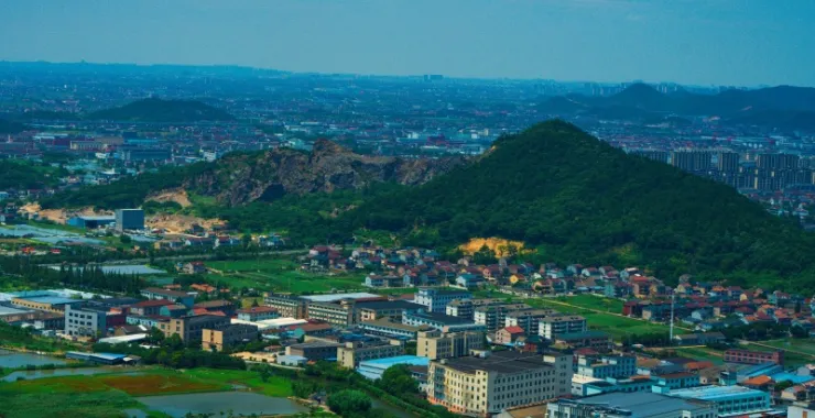 余姚城区全貌公路高楼建筑高空蓝天白云青山绿水俯瞰城市航拍全景