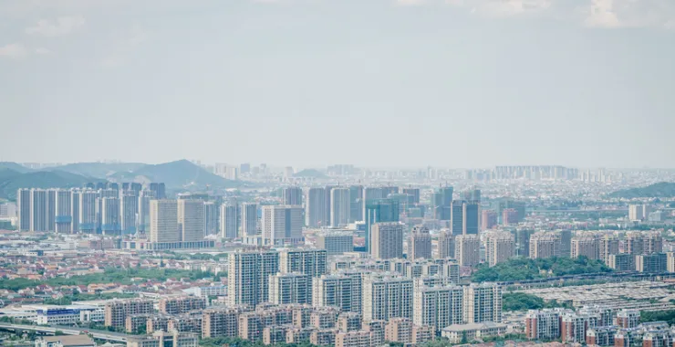 余姚城区全貌公路高楼建筑高空蓝天白云青山绿水俯瞰城市航拍全景
