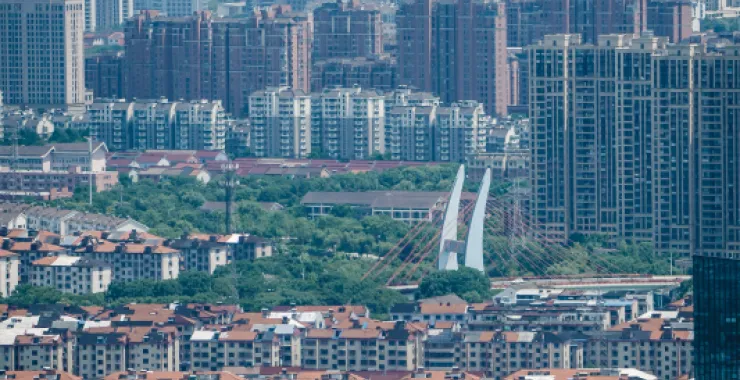 余姚城区全貌公路高楼建筑高空蓝天白云青山绿水俯瞰城市航拍全景