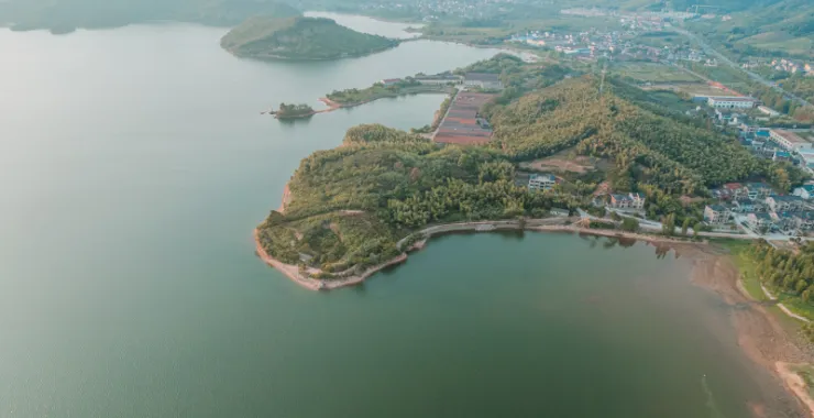 余姚四明湖四明山网红地打卡俯瞰航拍农村群山水杉林