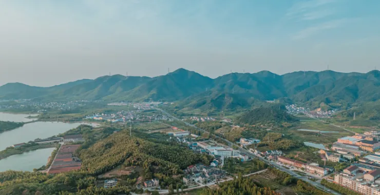 余姚四明湖四明山网红地打卡俯瞰航拍农村群山水杉林