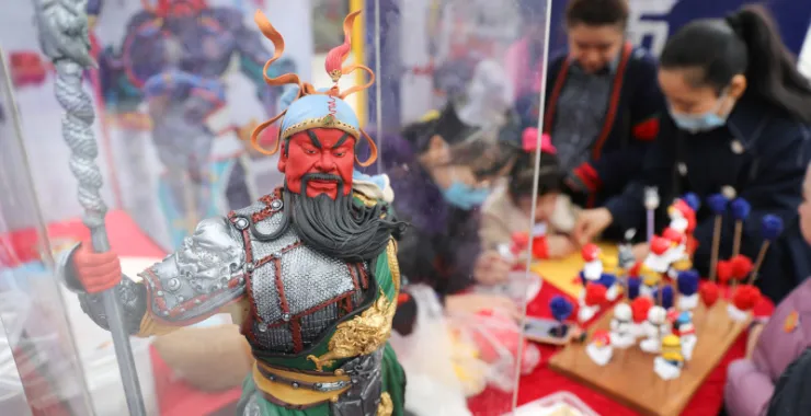 余姚文旅消费季手工彩色泥塑关公