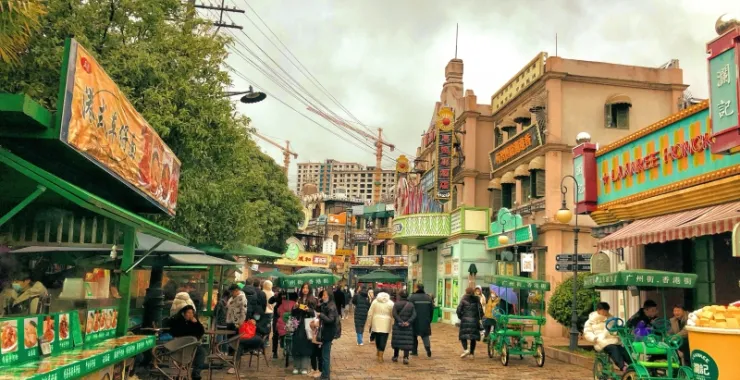 横店影视城广州街香港街景点景区旅游人群