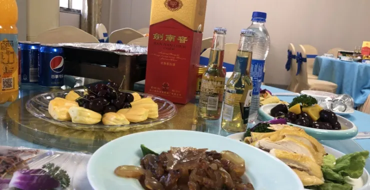 酒席饭桌婚庆菜品酒水海蜇