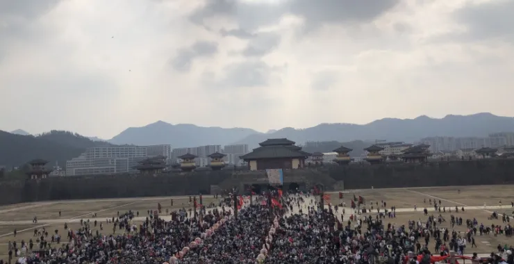 横店影视城秦王宫春节节日假期旅游景区景点游客人群