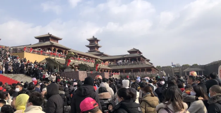 横店影视城秦王宫春节节日假期旅游景区景点游客人群