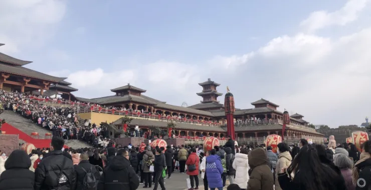 横店影视城秦王宫春节节日假期旅游景区景点游客人群