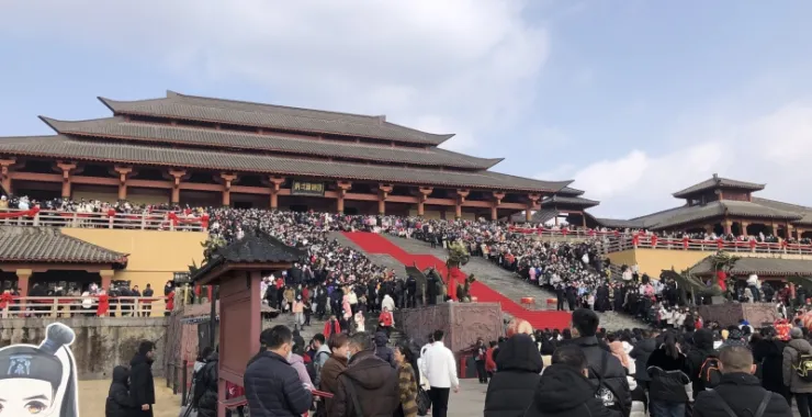 横店秦王宫春节旅游游客景点景区人群