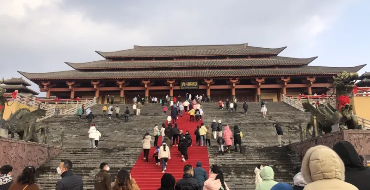 横店影视城秦王宫春节节日假期旅游景区景点游客古代建筑人群