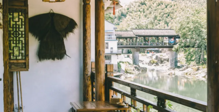 余姚四明山民宿河边走廊喝茶团建美景