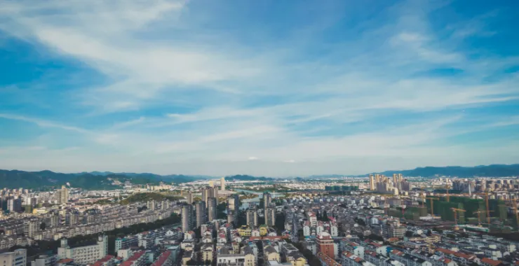余姚城区公路高楼建筑高空蓝天白云青山绿水俯瞰城市航拍全貌全景