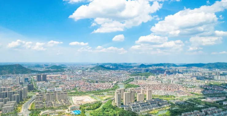 余姚城区公路高楼建筑高空蓝天白云青山绿水俯瞰城市航拍全貌全景