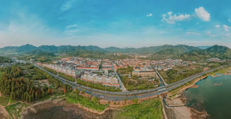 余姚城区公路高楼建筑高空蓝天白云青山绿水俯瞰城市航拍四明湖湖东全貌全景