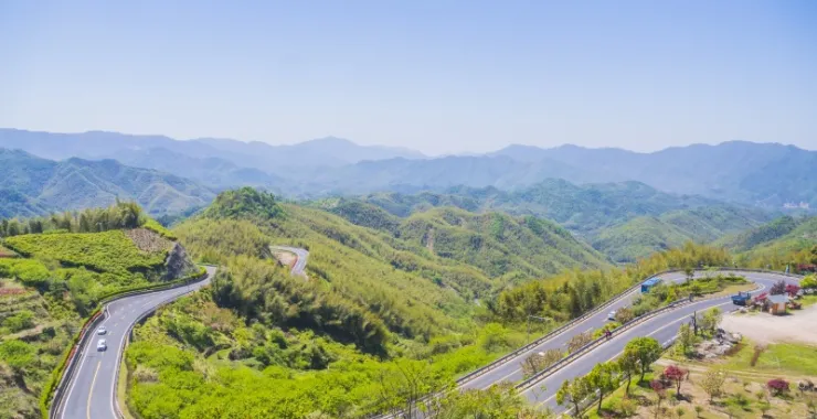 余姚大岚大山里山间道路蜿蜒航拍俯瞰山路群山青山绿树