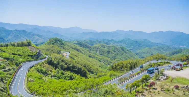 余姚大岚大山里山间道路蜿蜒航拍俯瞰山路群山青山绿树
