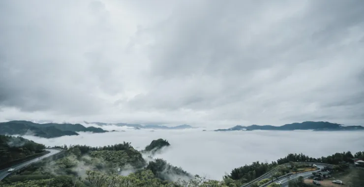 余姚大山里山间交通道路蜿蜒航拍俯瞰山路群山青山绿树羊额古道附近发卡弯
