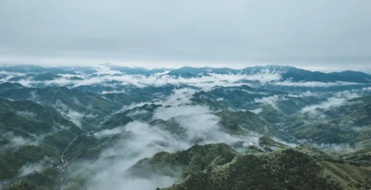 余姚大山里山间交通道路蜿蜒航拍俯瞰山路群山青山绿树羊额古道附近发卡弯