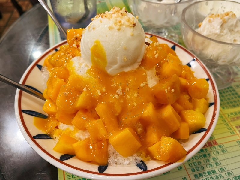 甜品小吃芒果刨冰夏日快乐雪山冰冰淇淋雪纷纷