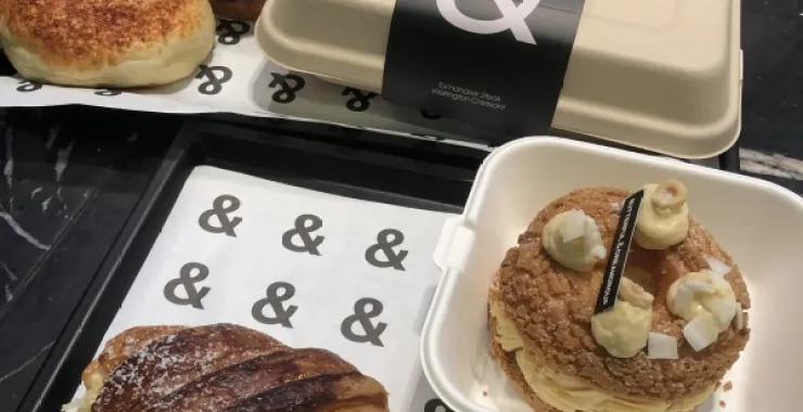 杭州网红餐饮咖啡蛋糕美食店牛角包可颂面包