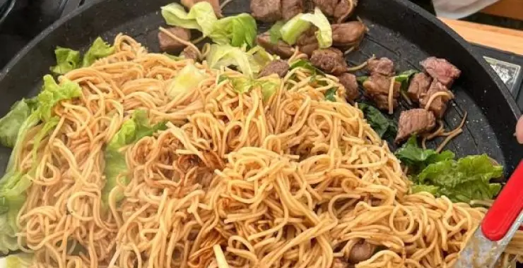 户外露营四明山帐篷烧烤美食聚会炒面炒粉干