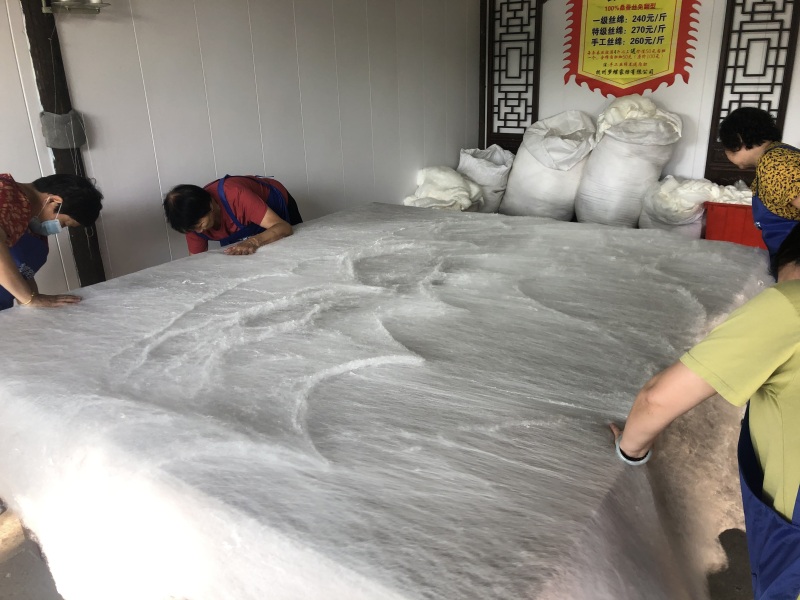 非遗传承手工蚕丝被丝绵被制作