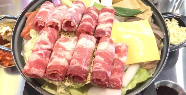 网红美食日式寿喜烧火锅打卡肉卷方便面