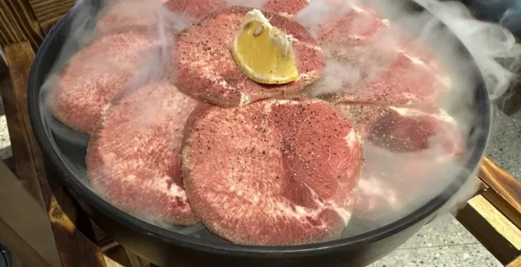 美食分享网红打卡牛肉仙气