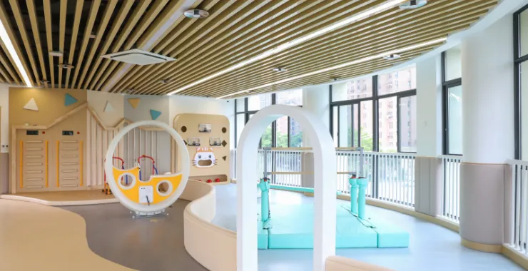 余姚行知幼儿园教学教室内部环境游戏滑梯游玩