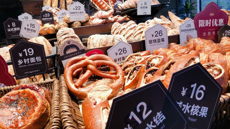 网红美食红跑车蛋糕面包