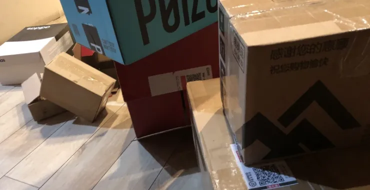 双11一堆快递盒