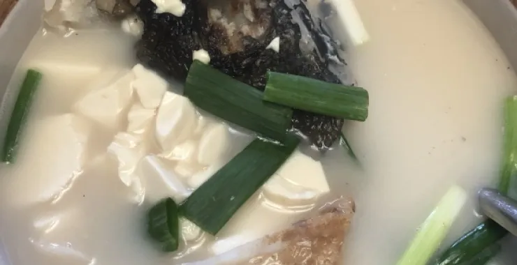 家常菜美食砂锅鱼肉豆腐汤