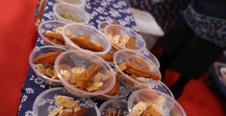 余姚市第一实验小学美食节美食锅巴小吃