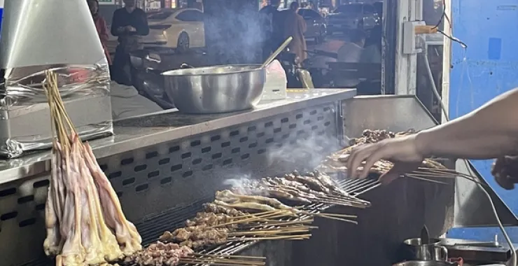 广西北海侨港风情街烧烤烤全翅美食夜宵宵夜