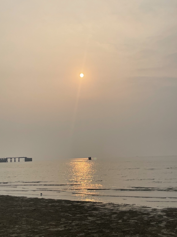 广西北海 紫霞湾 海 沙滩 日落 晚霞海边余晖