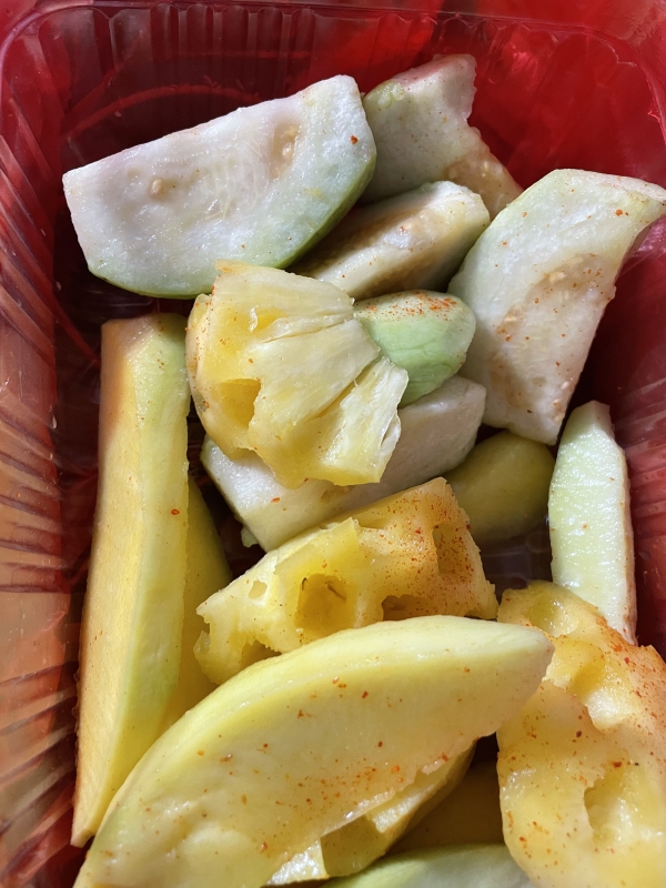 广西北海酸野菠萝芒果番石榴美食