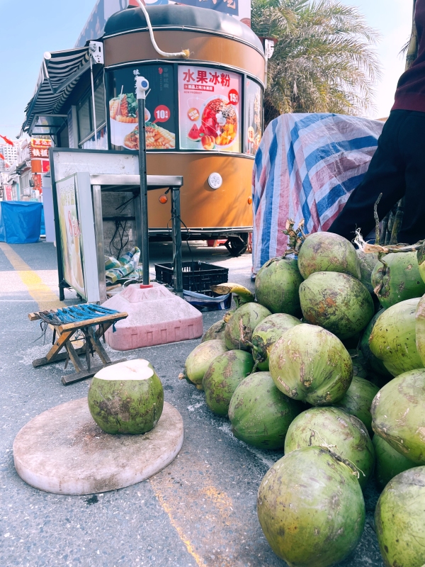 广西北海椰子美食路边摊椰汁