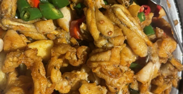 万达广场蛙小侠牛蛙美食紫苏牛蛙锅
