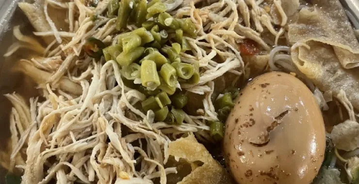广西北海美食鸡丝粉卤蛋早饭嗦粉米粉米线