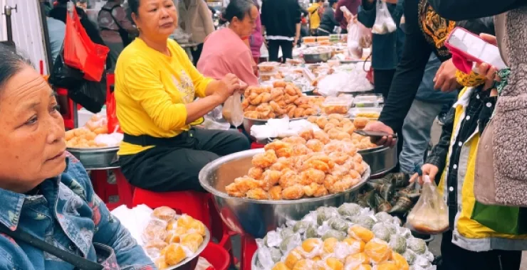 广西北海籺仔街糯叽叽美食早市街边摊