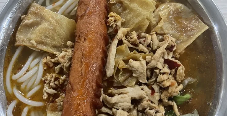 广西北海嗦粉肉丝粉烤肠香肠米粉米线美食
