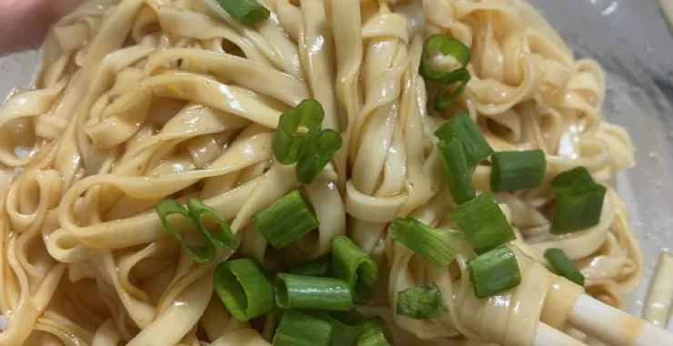 拌面美食午餐点心早饭早点葱花葱油面