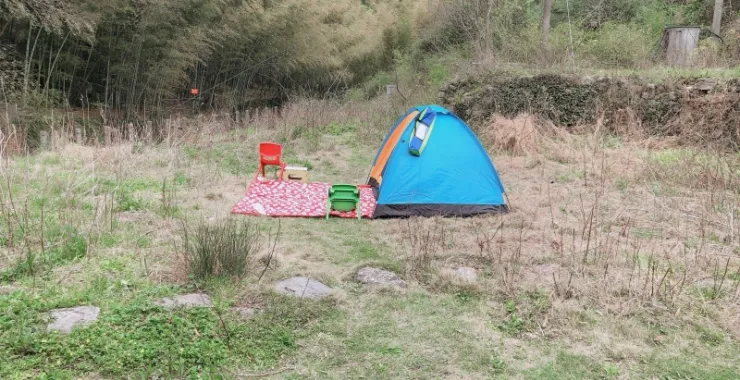 露营帐篷郊游野餐游玩