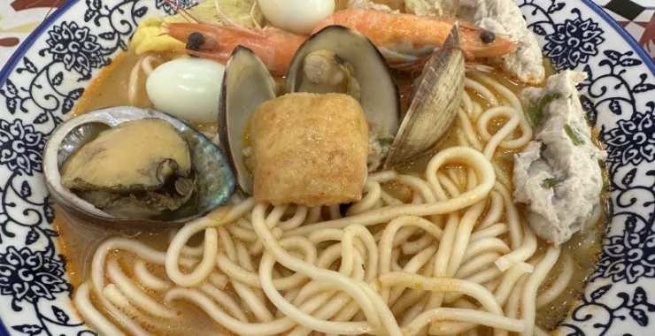 厦门鼓浪屿美食面条虾贝壳蛋饺点心