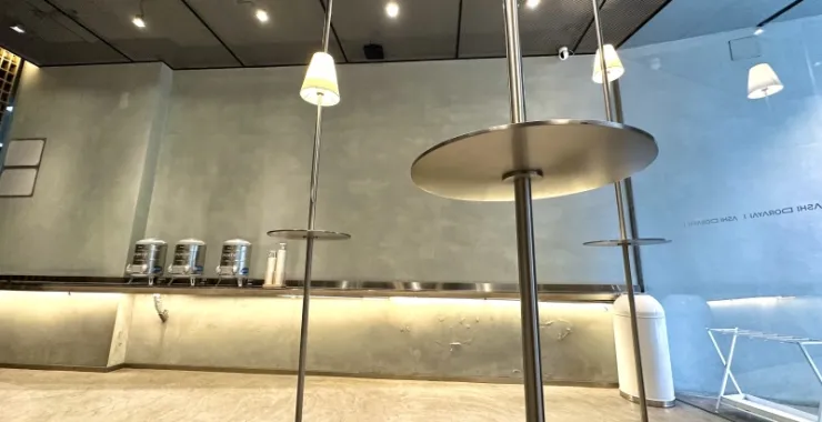 杭州西湖风景区武林路网红铜锣烧装饰布置