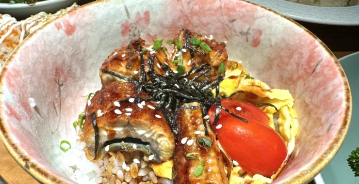 杭州西湖风景区武林路网红烧鸟店日本料理美食拌饭