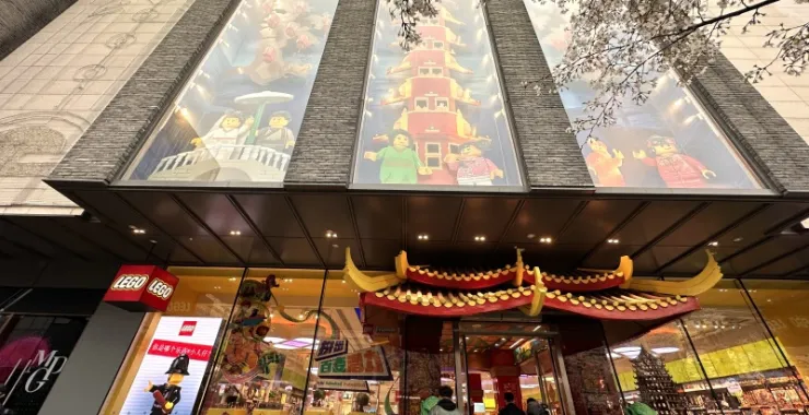 杭州西湖风景区湖滨银泰in77乐高玩具专卖店