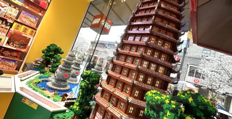 杭州西湖风景区湖滨银泰in77乐高玩具专卖店