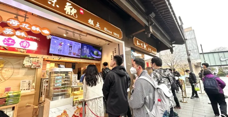 杭州西湖风景区传统网红美食知味观百年老店排队糕点点心