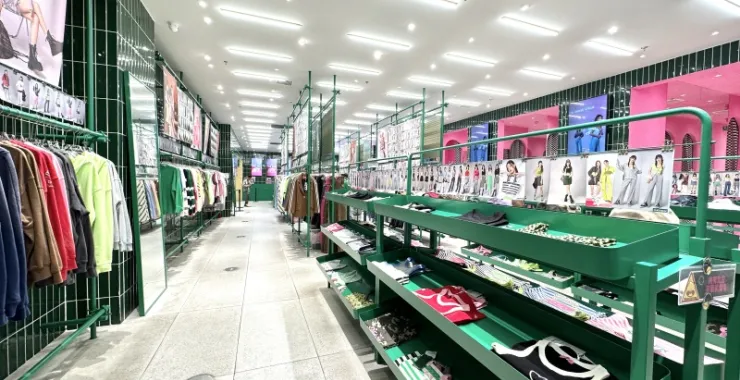 杭州西湖风景区湖滨银泰in77网红打卡点衣服服装服饰