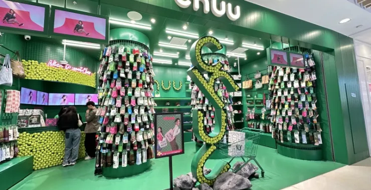 杭州西湖风景区湖滨银泰in77网红打卡点chuu袜子潮袜